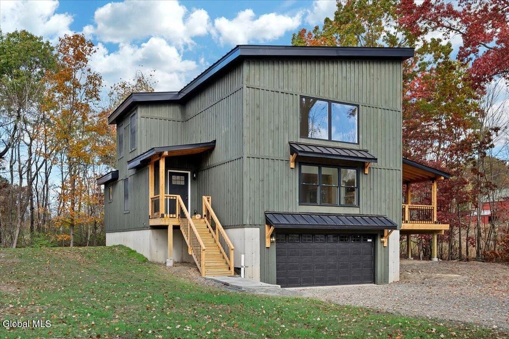 399 Snyders Corner Road, Poestenkill, NY 12018