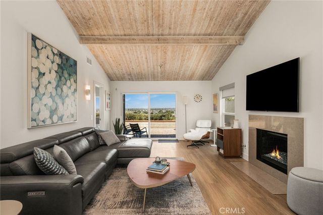 2175 Pacific Avenue D6, Costa Mesa, CA 92627