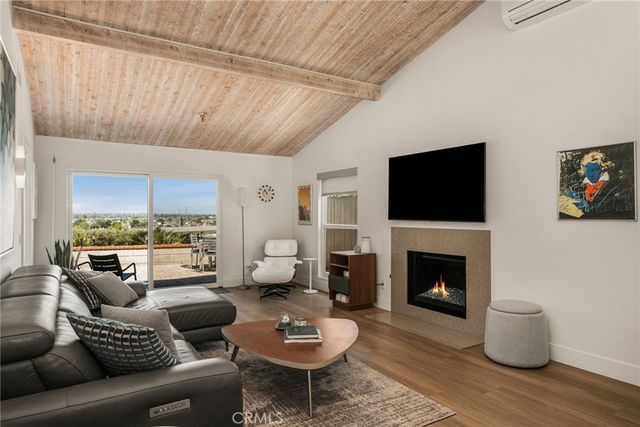 2175 Pacific Avenue D6, Costa Mesa, CA 92627