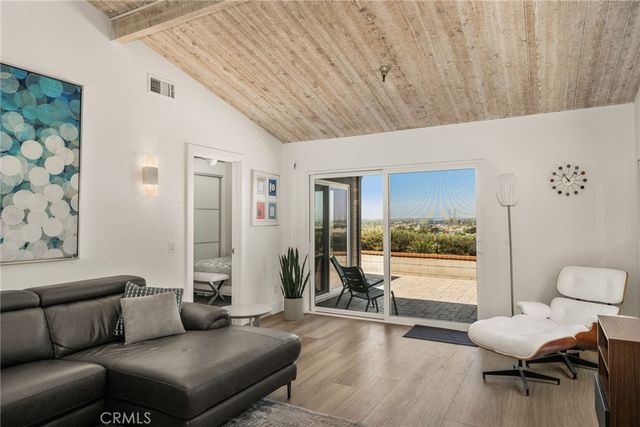 2175 Pacific Avenue D6, Costa Mesa, CA 92627