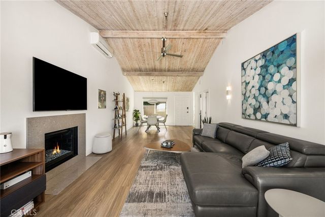 2175 Pacific Avenue D6, Costa Mesa, CA 92627