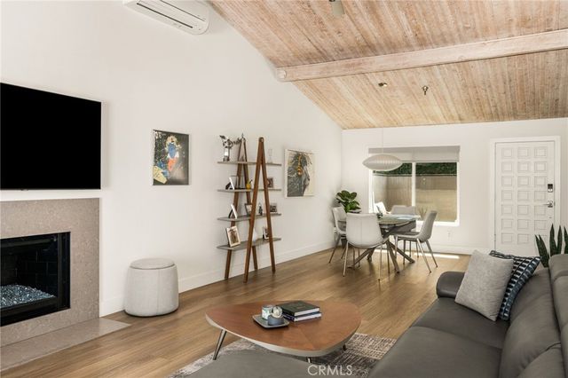 2175 Pacific Avenue D6, Costa Mesa, CA 92627