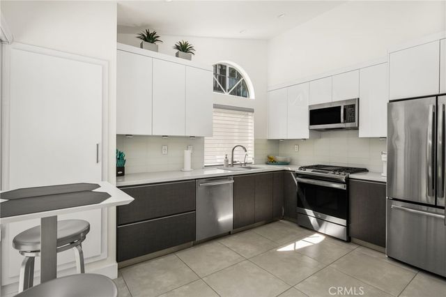 2175 Pacific Avenue D6, Costa Mesa, CA 92627