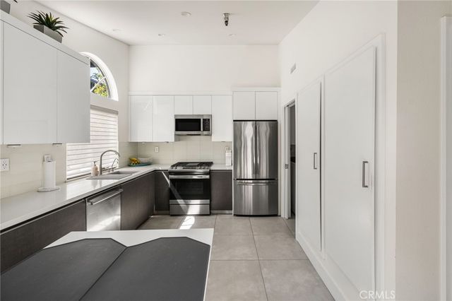 2175 Pacific Avenue D6, Costa Mesa, CA 92627
