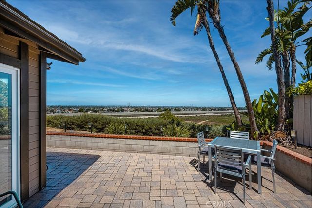 2175 Pacific Avenue D6, Costa Mesa, CA 92627