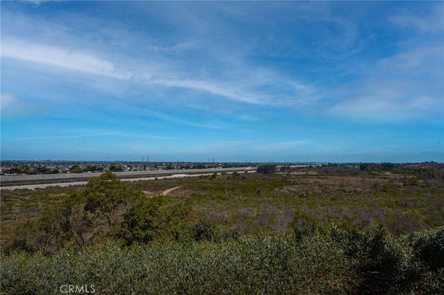 2175 Pacific Avenue D6, Costa Mesa, CA 92627