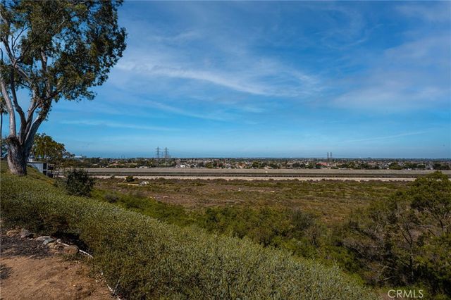 2175 Pacific Avenue D6, Costa Mesa, CA 92627