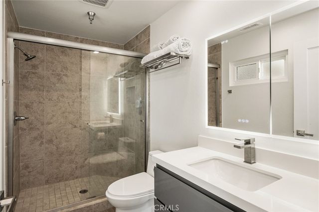 2175 Pacific Avenue D6, Costa Mesa, CA 92627