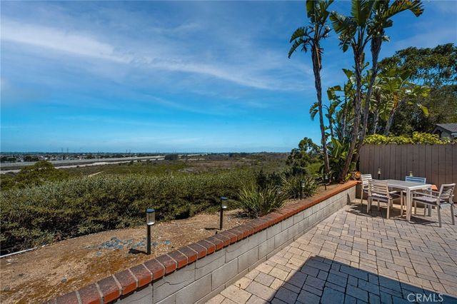 2175 Pacific Avenue D6, Costa Mesa, CA 92627