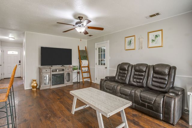 540 Mound Street, Burleson, TX 76028