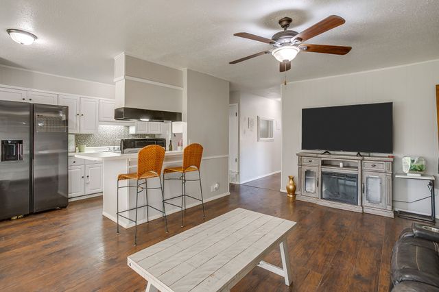 540 Mound Street, Burleson, TX 76028