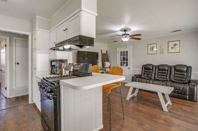 540 Mound Street, Burleson, TX 76028