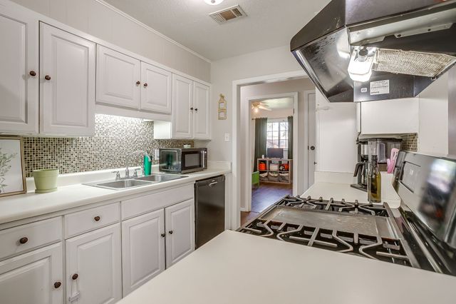 540 Mound Street, Burleson, TX 76028