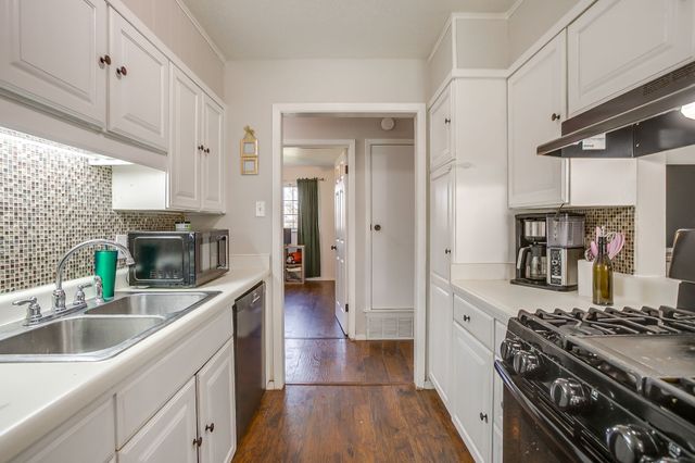 540 Mound Street, Burleson, TX 76028