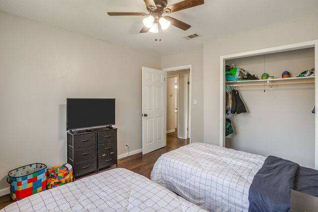 540 Mound Street, Burleson, TX 76028