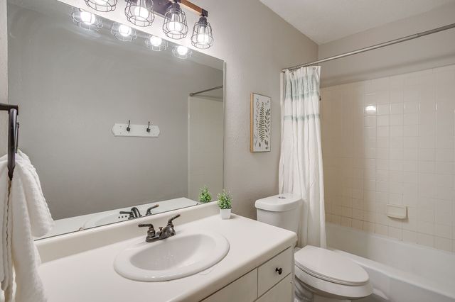 540 Mound Street, Burleson, TX 76028