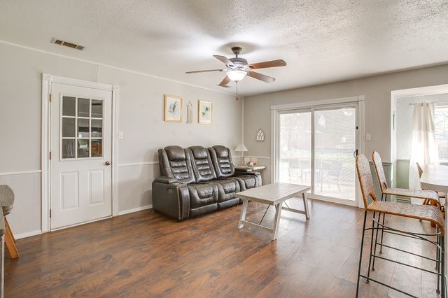 540 Mound Street, Burleson, TX 76028