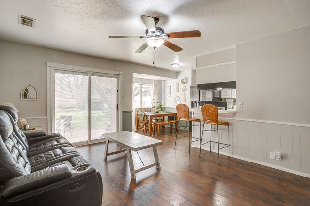 540 Mound Street, Burleson, TX 76028