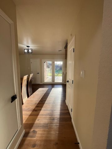 1036 Idlewood Avenue, Azle, TX 76020