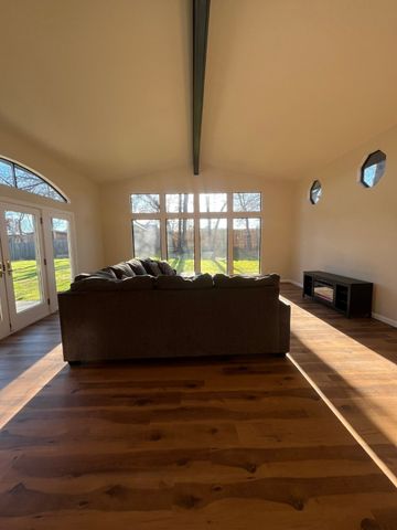 1036 Idlewood Avenue, Azle, TX 76020