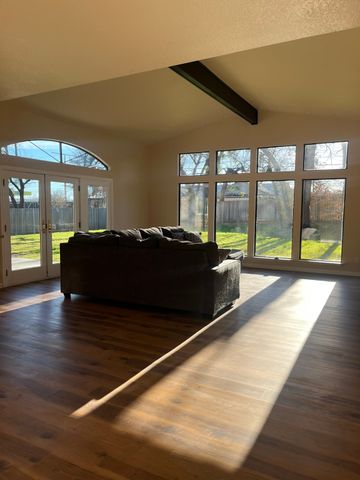 1036 Idlewood Avenue, Azle, TX 76020