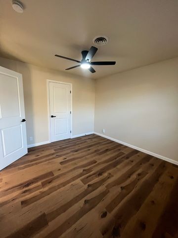 1036 Idlewood Avenue, Azle, TX 76020