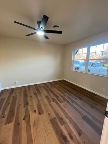 1036 Idlewood Avenue, Azle, TX 76020