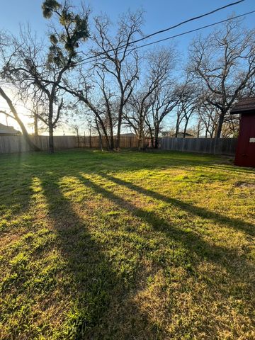1036 Idlewood Avenue, Azle, TX 76020