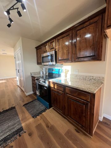 1036 Idlewood Avenue, Azle, TX 76020