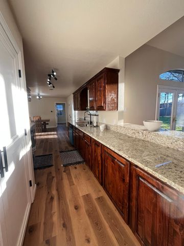 1036 Idlewood Avenue, Azle, TX 76020