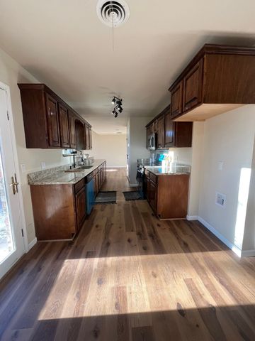 1036 Idlewood Avenue, Azle, TX 76020