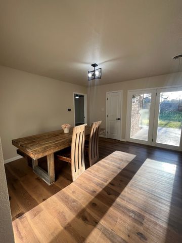 1036 Idlewood Avenue, Azle, TX 76020