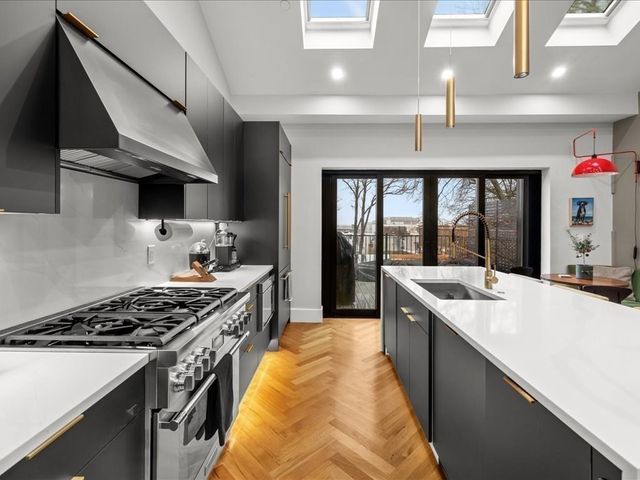 760 E Broadway U:2, Boston, MA 02127