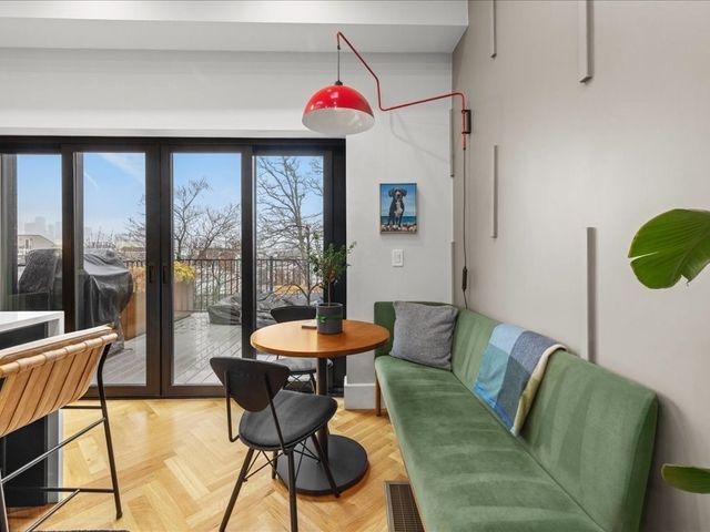 760 E Broadway U:2, Boston, MA 02127