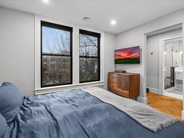 760 E Broadway U:2, Boston, MA 02127