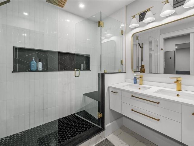 760 E Broadway U:2, Boston, MA 02127