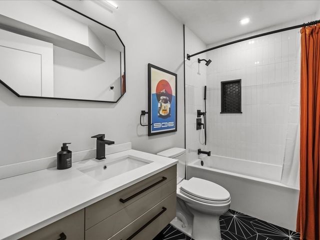 760 E Broadway U:2, Boston, MA 02127