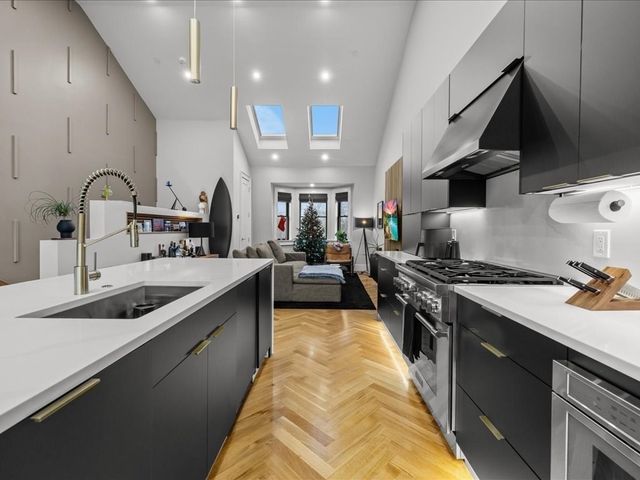 760 E Broadway U:2, Boston, MA 02127