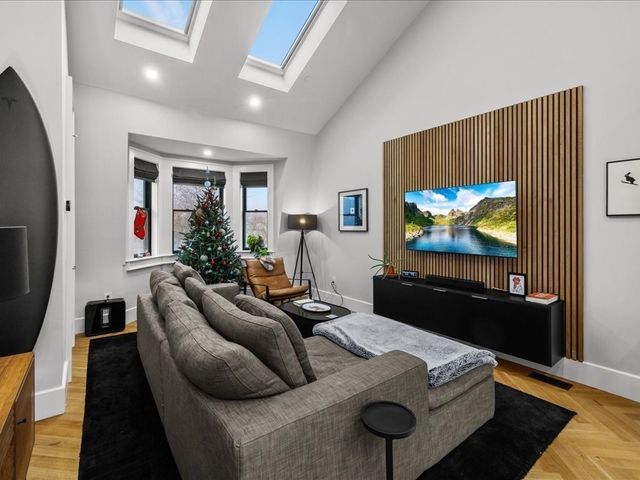 760 E Broadway U:2, Boston, MA 02127