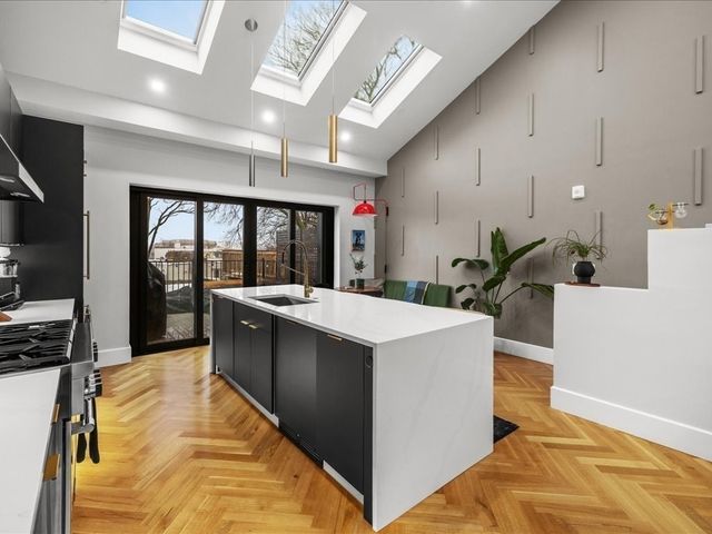 760 E Broadway U:2, Boston, MA 02127