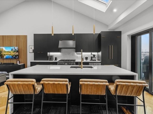 760 E Broadway U:2, Boston, MA 02127