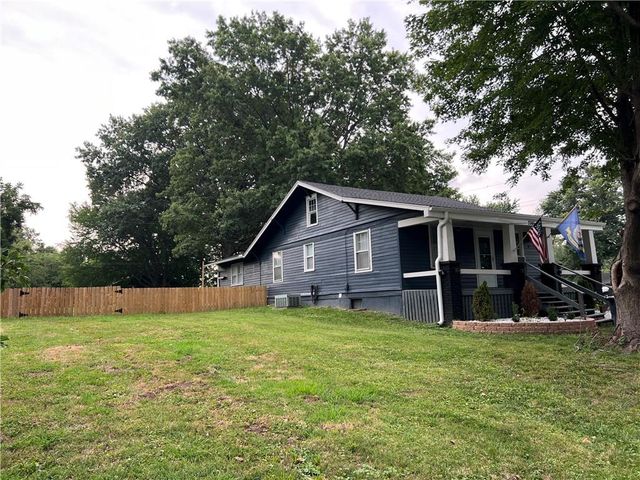 3745 N Indiana Avenue, Kansas City, MO 64117