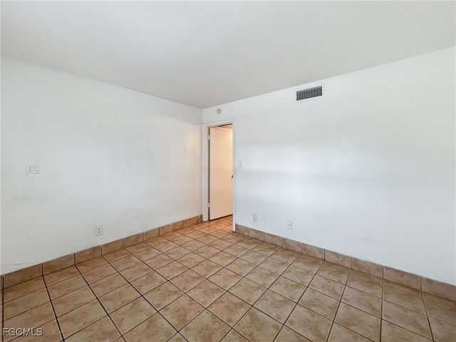 1852-D Golfview AVE 32, Fort Myers, FL 33901
