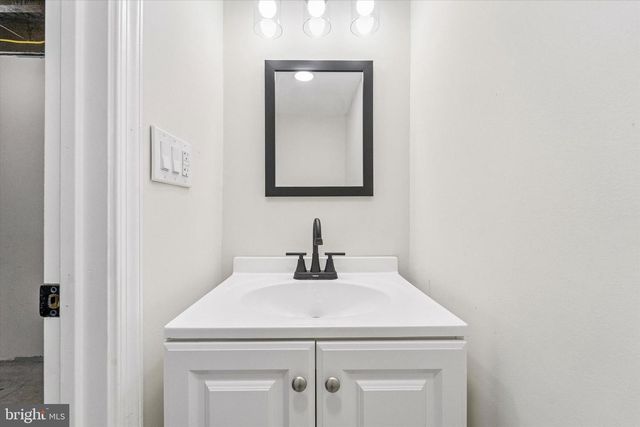 5959 UPLAND WAY, Philadelphia, PA 19131