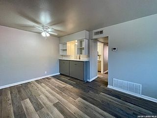 223 W Silver Sands Dr Apt 7, San Antonio, TX 78216