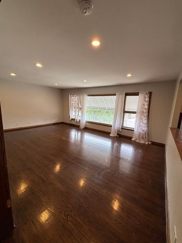 851 N Northwest Highway 2, Park Ridge, IL 60068