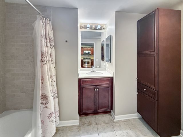 701 W Rand Road 137, Arlington Heights, IL 60004