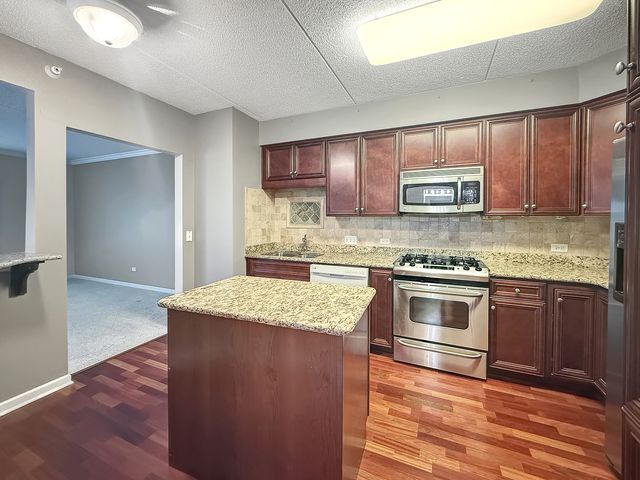 701 W Rand Road 137, Arlington Heights, IL 60004