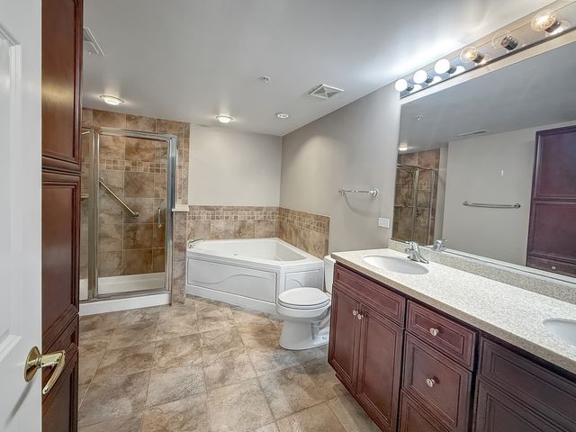 701 W Rand Road 137, Arlington Heights, IL 60004