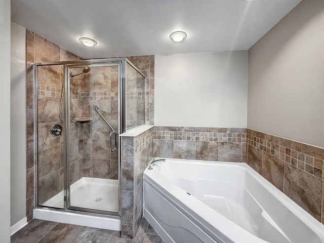 701 W Rand Road 137, Arlington Heights, IL 60004